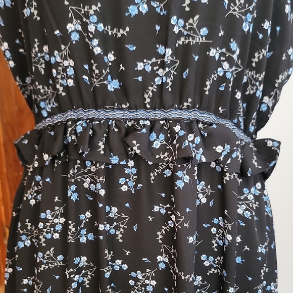 Max Studio Black and Blue Floral Maxi Dress - Picture 6 of 10
